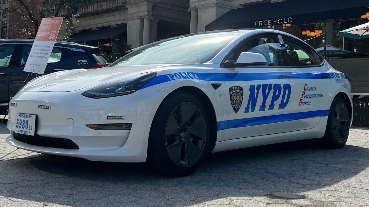 Podívejte se na policejní Teslu. Slavný NYPD zvažuje nákup 250 vozů
